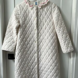 BHS quilted robe adorned with lace at the neckline. NWT